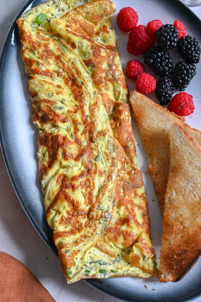 Omelette with feta and sun-dried tomatoes