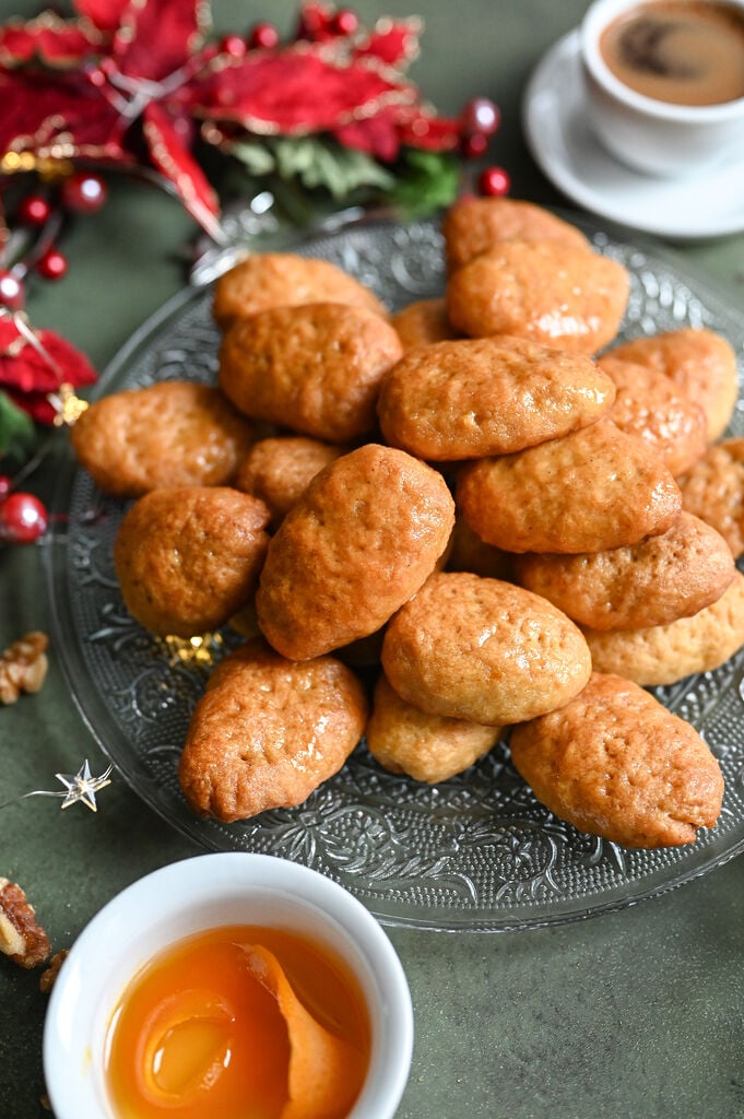 Isli - Greek Christmas cookies stuffed with walnuts.