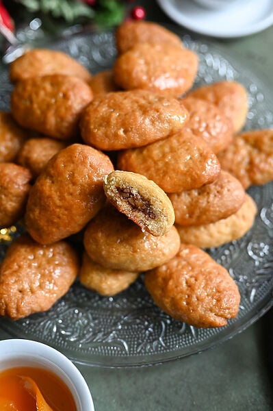 Isli - Greek Christmas cookies stuffed with walnuts.