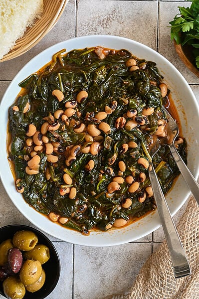 Black-eyed peas and spinach