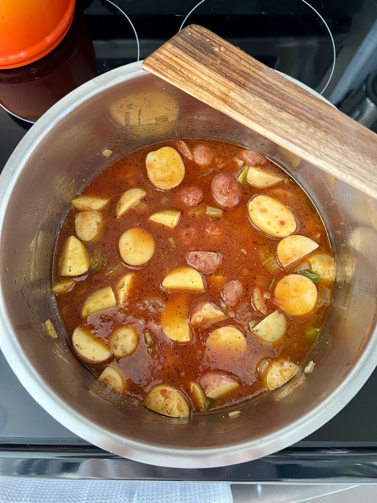 Cooking of the spinach and potato stew.