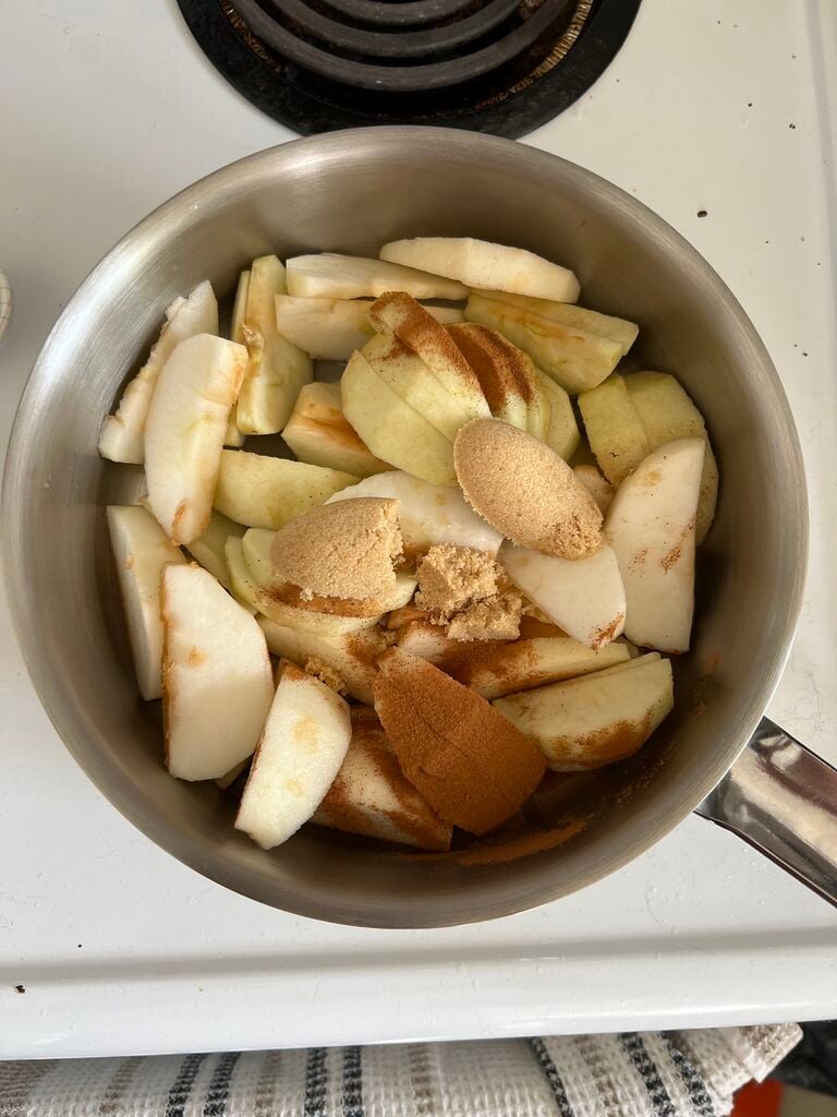 Ready to cook the apples.
