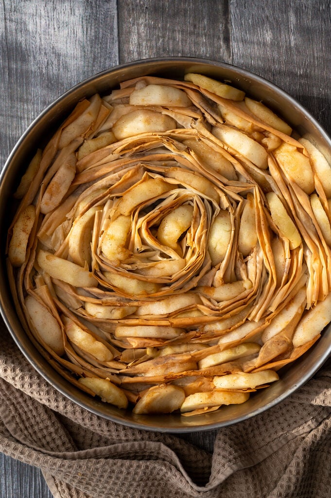 Apple pie flavoured soufra in a round stainless steel pan.