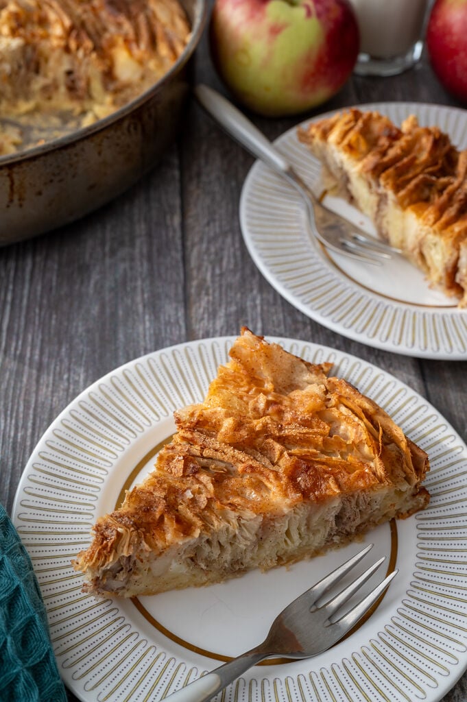 Apple pie flavoured soufra. A piece of cake on a white plate, with gold trim.