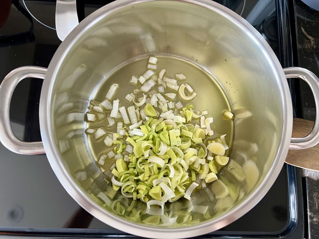 Frying the onion and leek.