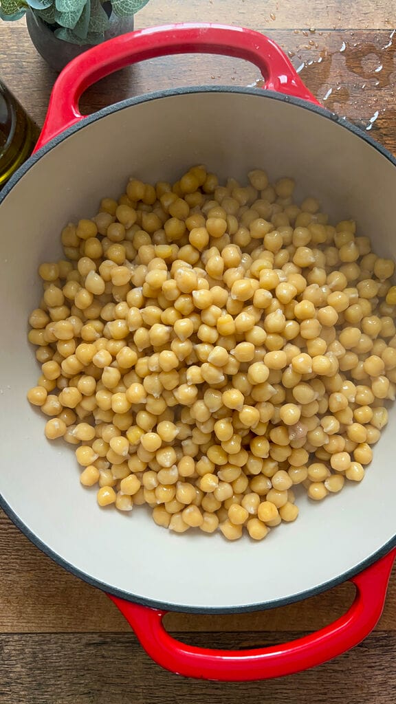 Chickpeas in red pot.