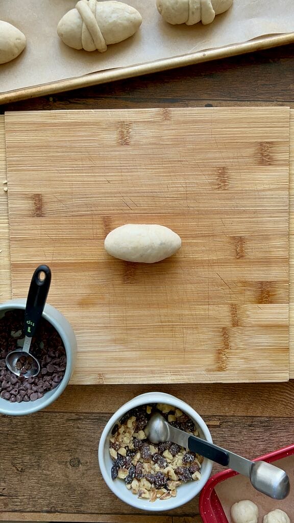 Shaping the Lazarakia buns.
