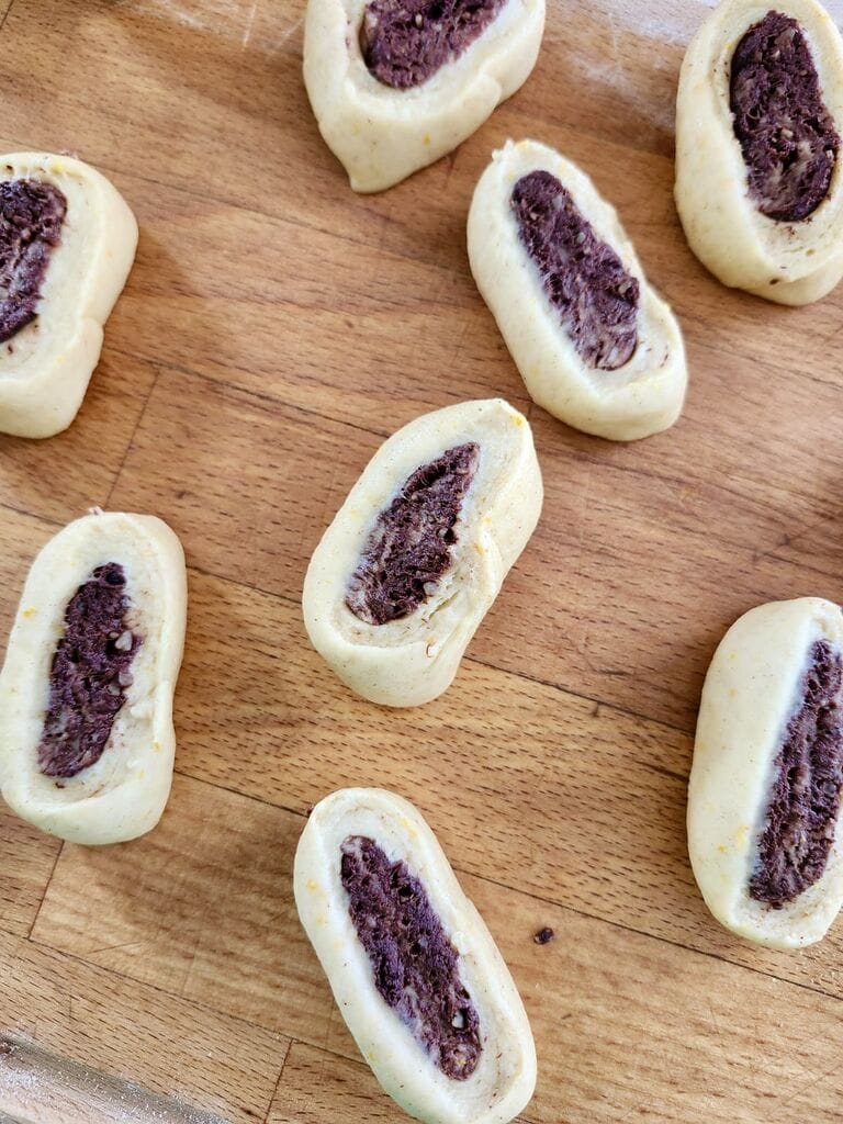showing the Roxakia before they're baked.