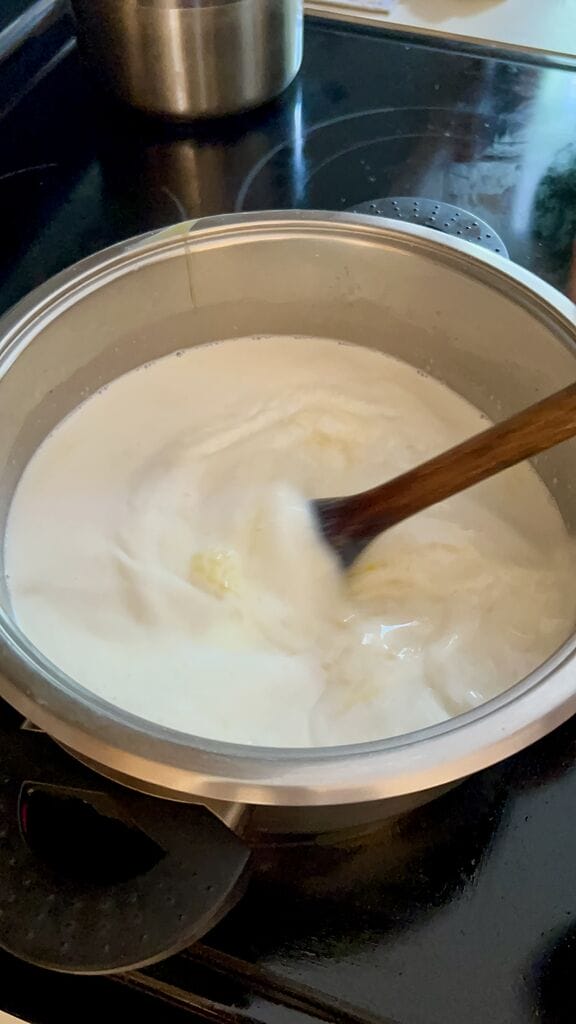 Cooking the béchamel.