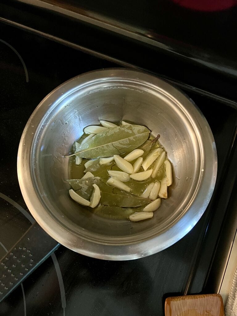 Frying the garlic and bay leaves.