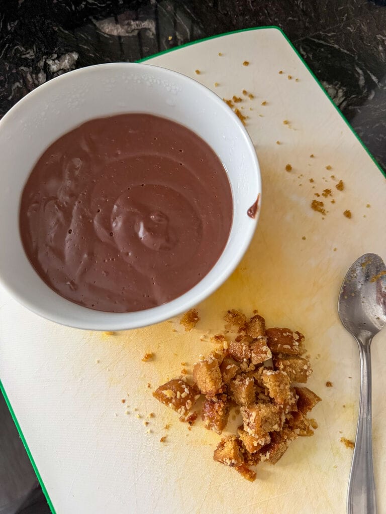 Ingredients include chocolate pudding and melomakarona.