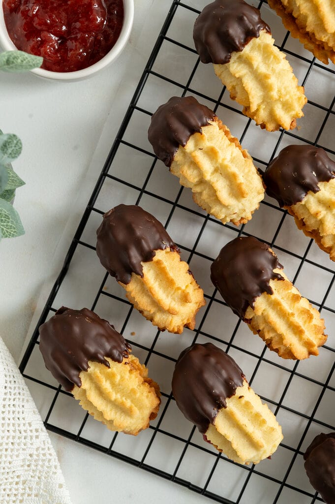 The cookies on a cooling rack.
