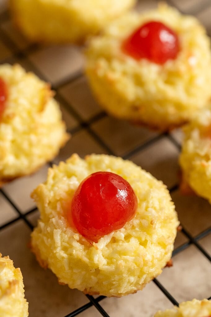 The cookies on a baking rack.