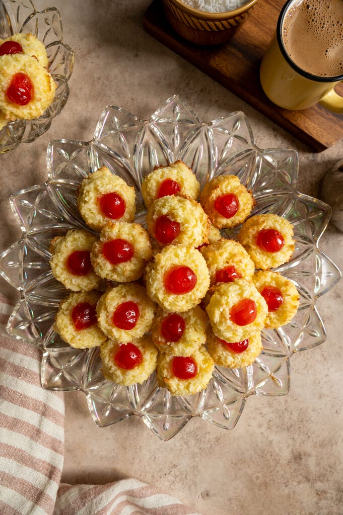 Easy Greek coconut macaroons - Indokarida on a glass plate.