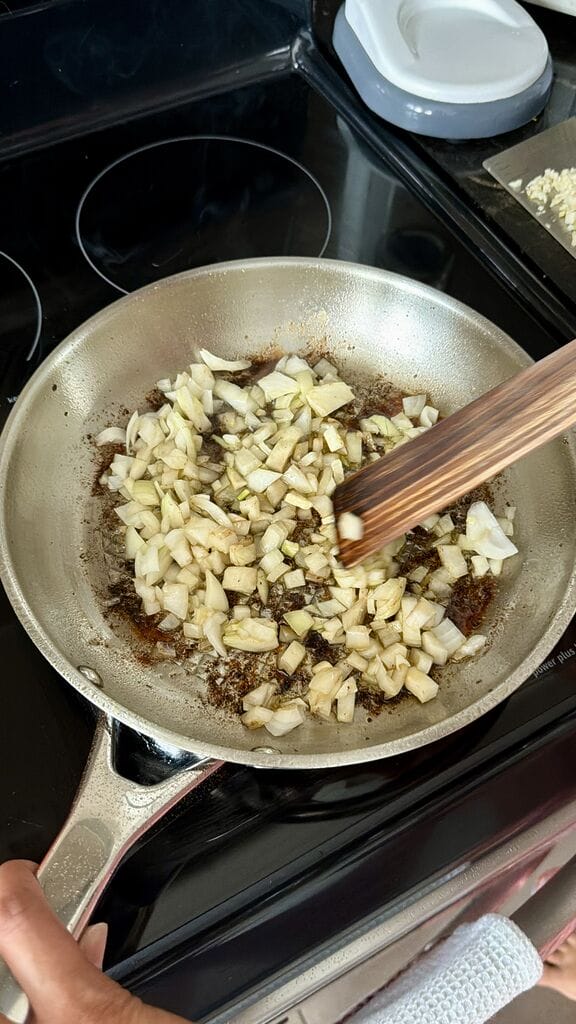 Frying the onion pieces.